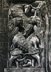 Sur le trumeau de l'ancien portail de l'abbatiale Sainte-Marie à Souillac dans le Lot (France). JPEG - 18.1 ko