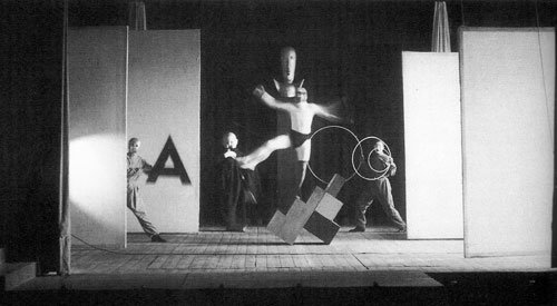 « L'Equilibrisme » au theâtre du Bauhaus JPEG - 27.5 ko