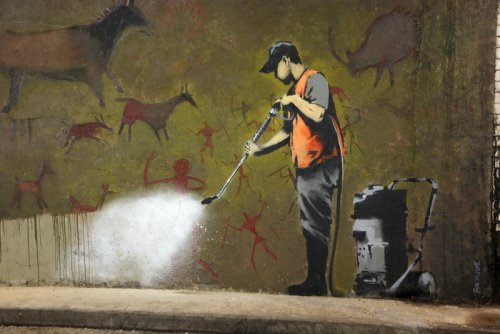 « Graffiti removal ». JPEG - 210.1 ko