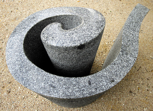 Spirale en granit. JPEG - 219.8 ko